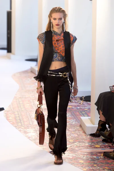 Look 16